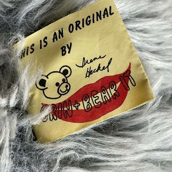 𝅺ORIGINAL Irene Heckel Grin Bear It #1090 Signed Jointed Mohair 20" Silver - Picture 6 of 7